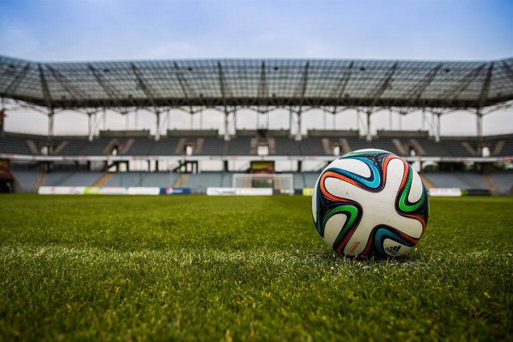 How Football Betting and Casino Rewards Programs Keep Punters Coming Back
